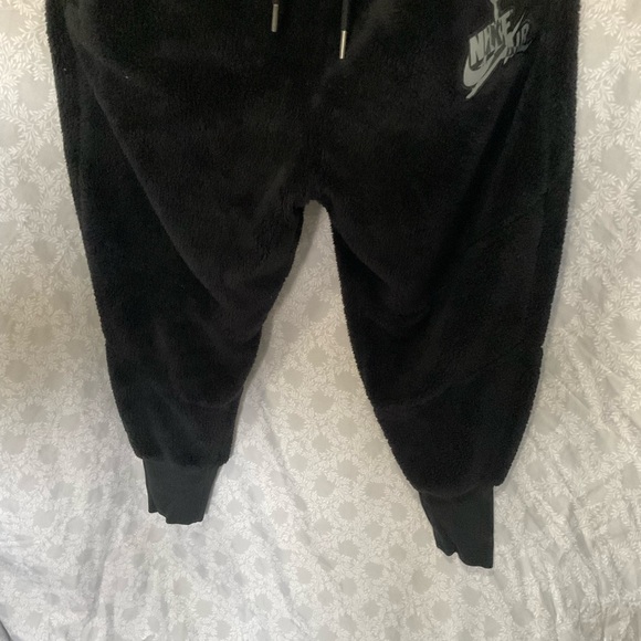 Air Jordan Women’s Black Sherpa Joggers - Picture 2 of 7